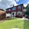 Stylish 3-bed home in Prestwich with free parking - 曼彻斯特