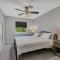 Lake Front Home with Pool and Stunning Views - Annandale