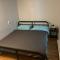Downtown Beverly Apartment 8 Minutes to Salem and has King Beds - 比弗利
