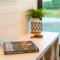 The Bluebonnet-Tiny Container Home Country Setting 12 min to Downtown
