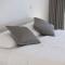 Luxury Beachfront 2Bd Apt, Shams, JBR - 迪拜