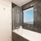 Luxury Beachfront 2Bd Apt, Shams, JBR - 迪拜