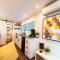 The Honeycomb-Tiny Container Home 12 Min. to Magnolia/Baylor - Bellmead