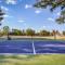 The Pecan Grove Container Home 15 min to Magnolia