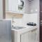 Good Deal and Cozy Studio at Serpong Greenview Apartment By Travelio - 当格浪