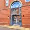 Modern Bright 3 Bedroom Apartment In Converted Brewery With Secure Undercover Gated Parking