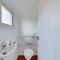 Charming House in Prime Location - Sleeps 7 - Free Parking, Fast WiFi, Smart TV with Netflix and Virgin TV by Yoko Property - Нортгемптон Charming House in Prime Location - Sleeps 7 - Free Parking, Fast WiFi, Smart TV with Netflix and Virgin TV by Yoko Property - Нортгемптон