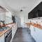 Charming House in Prime Location - Sleeps 7 - Free Parking, Fast WiFi, Smart TV with Netflix and Virgin TV by Yoko Property - Нортгемптон Charming House in Prime Location - Sleeps 7 - Free Parking, Fast WiFi, Smart TV with Netflix and Virgin TV by Yoko Property - Нортгемптон