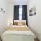 F1 Cozy 2 Bed Flat Opposite Olympia London Sleeps 5 People - 伦敦