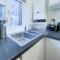 F1 Cozy 2 Bed Flat Opposite Olympia London Sleeps 5 People - 伦敦