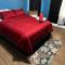 Fidelia Garnet Room, Queen Bed Minutes from Newark Liberty International Airport and Newark Penn Station - Newark