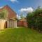 Stylish Detached House - Close to City Centre - Sleeps up to 7 - Driveway Parking, Self Check-In, Study Room, Fast WiFi and Sky TV by Yoko Property - Milton Keynes