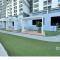 Symphony Tower - Studio, Top Floor, Self Check in, Free Parking, Netflix, High Speed WIFI - Seri Kembangan