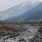 StayVista at Water's Edge with Sprawling Riverside Views - Chak-i-Dāra