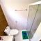 Recantos Pinheiros - Casa inteira, até 15 hóspedes - Piscina privativa, sinuca, ar condicionado e TVs nos 4 quartos - Condomínio Orla 500, lado praia - Unamar, Cabo Frio-RJ