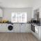 The Bluebird Apartment, Built in 2023, 2 minutes walk to JR Hospital & Manor, Ideal for Oxford Brookes University