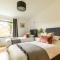 Stunning 5 Bedroom New Build with Amazing Views!