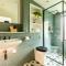 Stunning 5 Bedroom New Build with Amazing Views!