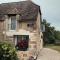 Gîte la Tanière classé 3 étoiles avec terrasse et piscine