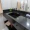 Apt 2 quartos, piscina. garagem, churrasqueira, ar e 2 WC - Гуаружа
