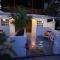 Amandas Place Green Studio - pool and tropical garden
