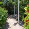 Amanda's Place Green Studio - pool and tropical garden - Caye Caulker