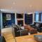 Large 4-bed house for up to 7 guests w 2x parking