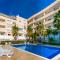 A04 - Large Modern 1 Bed Apartment with pool