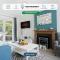 Detached House - Close to City Centre - Free Parking, Fast Wifi, Private Garden and Smart TV with Netflix by Yoko Property