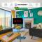 Emerald House - Prime Location - Driveway Parking, Pool Table, Fast Wifi, Self Check-In and Sky TV by Yoko Property - Milton Keynes
