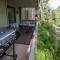 Riverfront 2 BR - Steps to Town - Pool & Hot Tub - أسبين