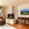 Riverfront 2 BR - Steps to Town - Pool & Hot Tub - أسبين