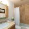 Riverfront 2 BR - Steps to Town - Pool & Hot Tub - أسبين