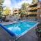 Riverfront 2 BR - Steps to Town - Pool & Hot Tub - أسبين