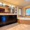 Sophie's Choice ~ Secluded Luxury Log Cabin w/ Hot Tub + Pool Table - 布赖森城
