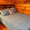 Sophie's Choice ~ Secluded Luxury Log Cabin w/ Hot Tub + Pool Table - 布赖森城