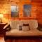 Sophie's Choice ~ Secluded Luxury Log Cabin w/ Hot Tub + Pool Table - 布赖森城