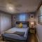 Spacious Backyard & Pool Retreat - 5 Mins to Beach - 恩格尔伍德