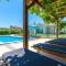 Villa Judita for kids & families near Novigrad with large garden & only 2 km from the beach - for 10 people - 塔尔