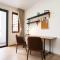 B786 Airport Apartment