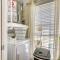 Walking Distance to Babes Beach Condo with Balcony - جالفيستون