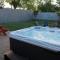 Downtown 3BR Gem - Hot Tub - Covered Parking - Fenced Yard - 威尔明顿