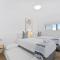 Beachfront escape Broadbeach, 2 bd, Pool , sleeps 7