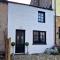 Historic 17th-Century Cottage with Hot Tub in Charming Heysham - Heysham