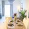 Lavish 2BR Getaway with Pool, Gym & WiFi Al Raha - 阿布扎比