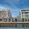 Lavish 2BR Getaway with Pool, Gym & WiFi Al Raha - 阿布扎比