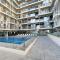 Lavish 2BR Getaway with Pool, Gym & WiFi Al Raha - 阿布扎比
