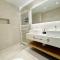 Tropical Relaxing 2 Bedroom Unit with picuzzi