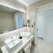 Tropical Relaxing 2 Bedroom Unit with picuzzi