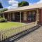 Captains Cottage - Pet Friendly Breakfast Included